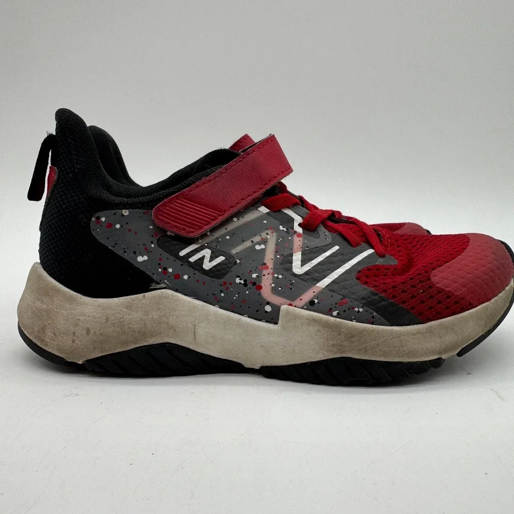 New Balance Rave Run V2 Boys Size 13 Red Black Bungee Strap Running Shoes